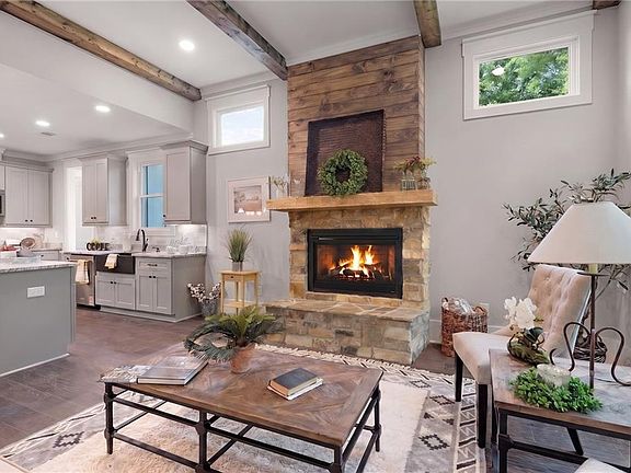 5th image of 69 Villa Rd #10