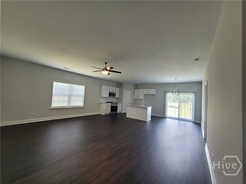 3 bed, 2.0 bath, 1528 sqft, $1,995 — Photo 2