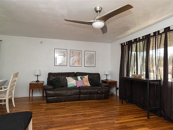 4th image of 558 Grove Rd