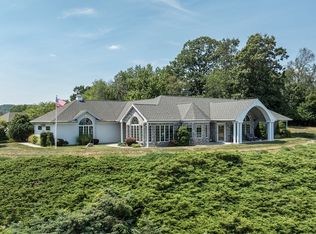 92 Juniper Ridge Dr, Feeding Hills, MA 01030