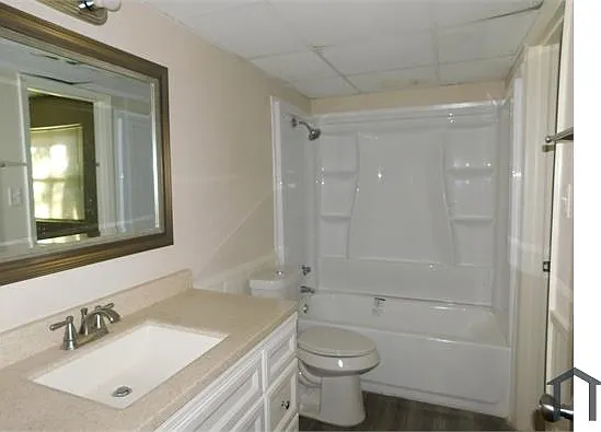 602 E South St — Photo 5