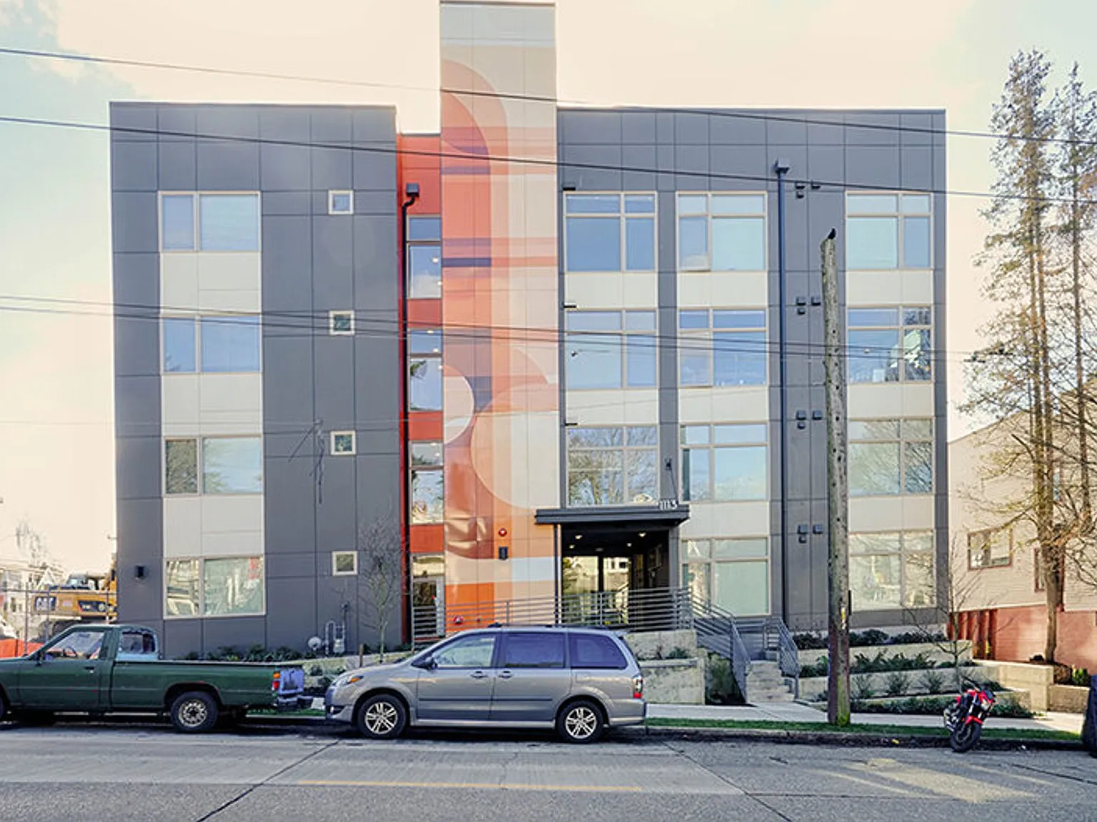 East John Apartments — Photo 1