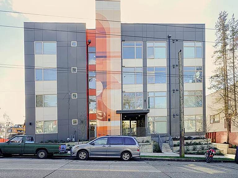 East John Apartments — Photo 1
