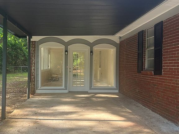 4th image of 352 Church St