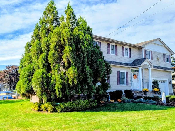 120 Mayhew Avenue, Babylon, NY 11702