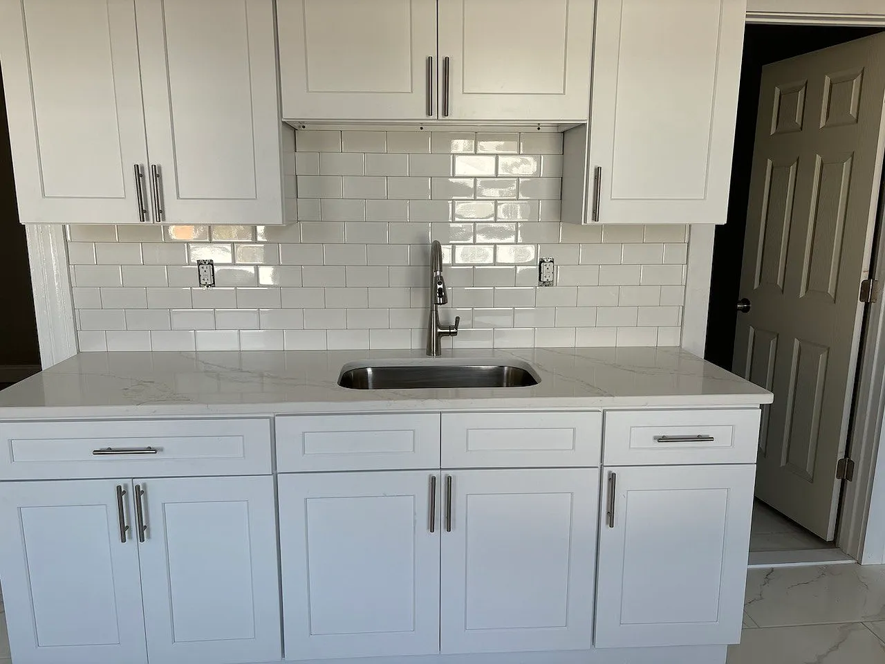 490 William Street — Photo 1