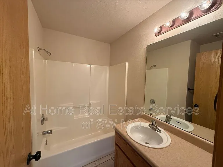 3858 S Jonathan Ave — Photo 7