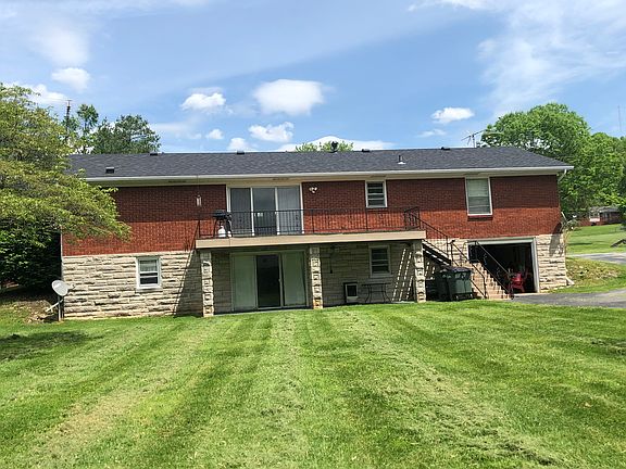 3rd image of 502 Parkway Dr