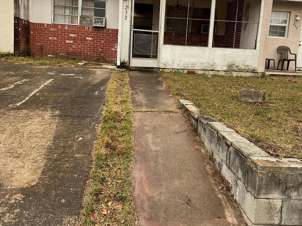 1st image of 252 E Towne Pl