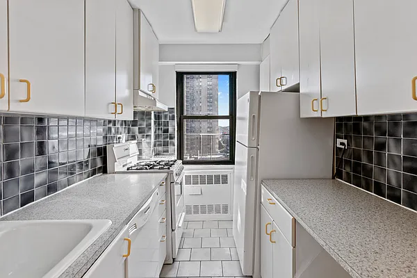 Rented by Compass | media 21