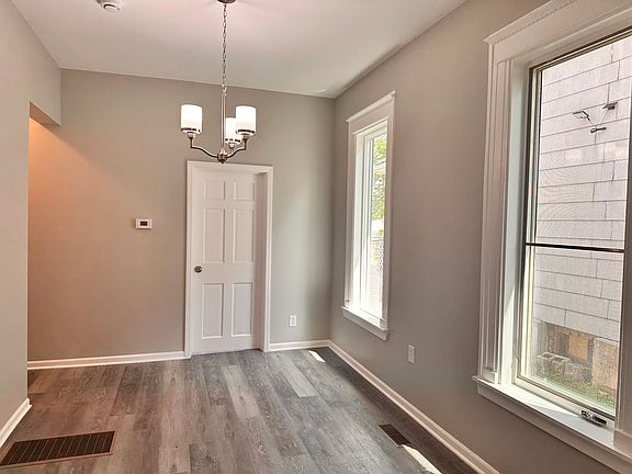 5th image of 315 Flagg St