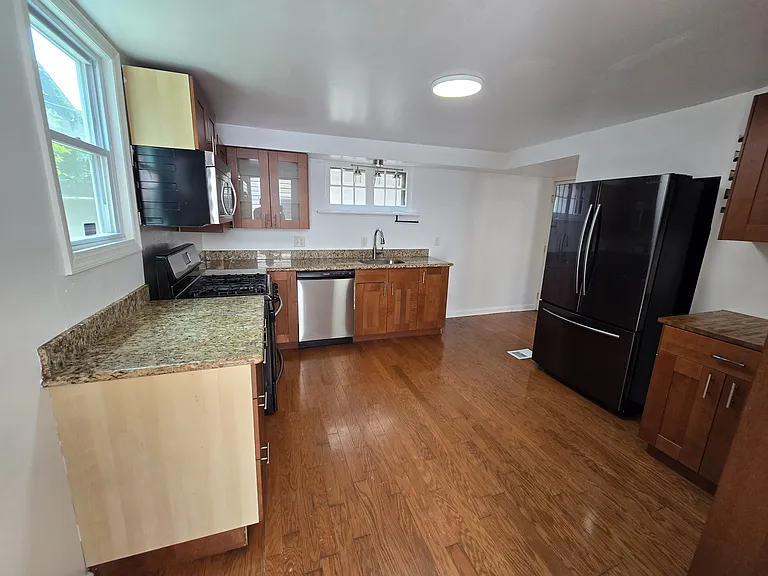 825 Southern Ave — Photo 10