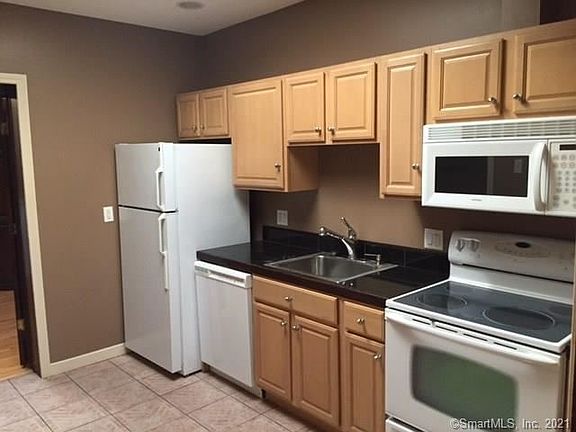 3rd image of 831 Chapel St APT 2