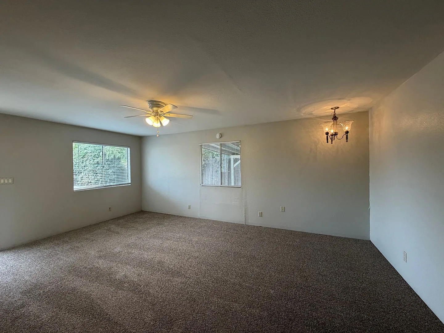 Charming home in 93308! — Photo 2