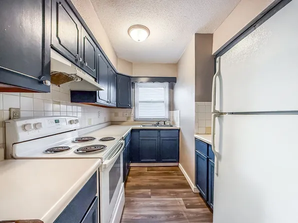 Clifton, 801 Hollycrest Dr APT 4, Champaign, IL 61821