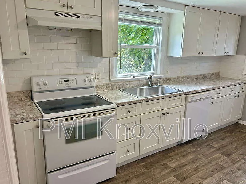 3 bed, 2.0 bath, 1650 sqft, $1,295 — Photo 3
