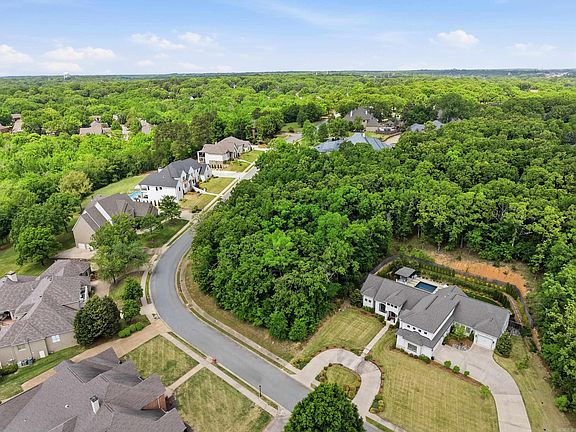4th image of 26 Chimney Rock Dr