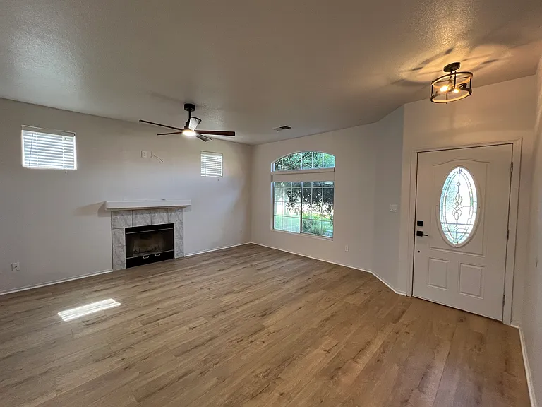 10821 Tivoli Ct — Photo 5