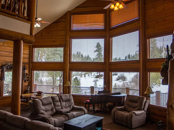 10 Creekside Ct, Garden Valley, ID 83622