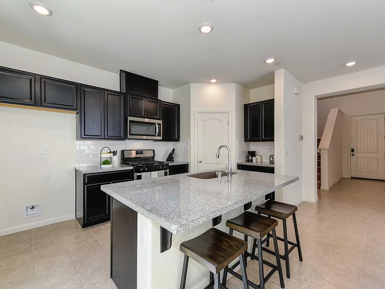 3304 Sunny Gate Ln — Photo 6