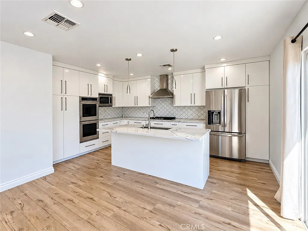 4 bed, 1966 sqft, $5,500 — Photo 3