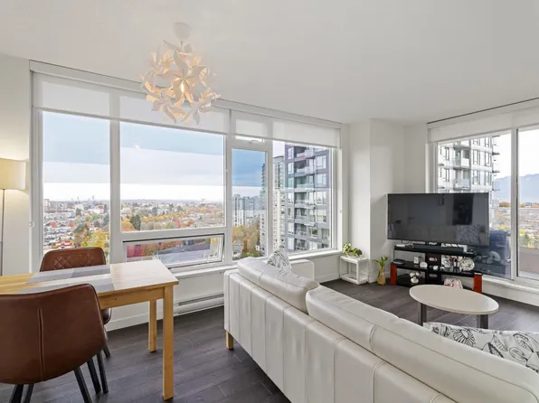 5515 Boundary Rd #1602, Vancouver, BC V5R 0E3