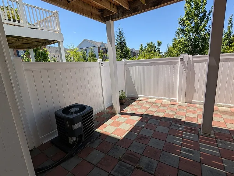 7821 Taggart Ct — Photo 21