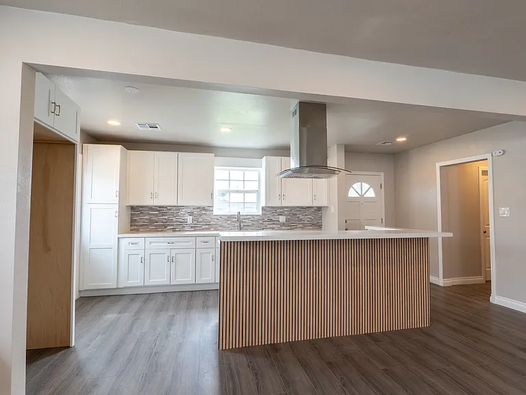 14043 Mystic St — Photo 4