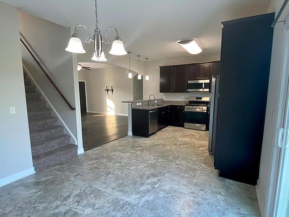 5th image of 105 Rosedale Court