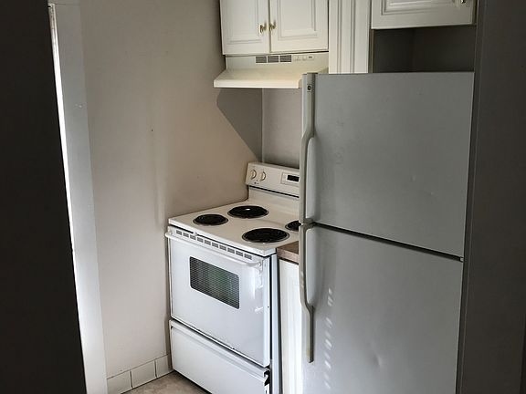 4th image of 1432 Silver St