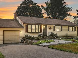 24 Endeavor St, Trumbull, CT 06611