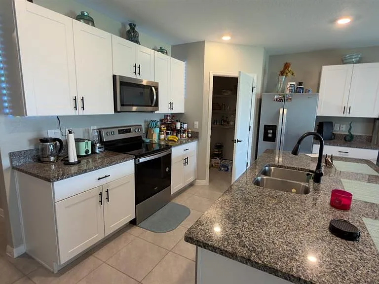 1583 Barberry Dr — Photo 9