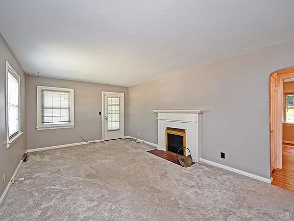 4th image of 1391 Collinsdale Ave