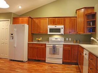 1201 Pine Pointe Curv, Saint Peter, MN 56082