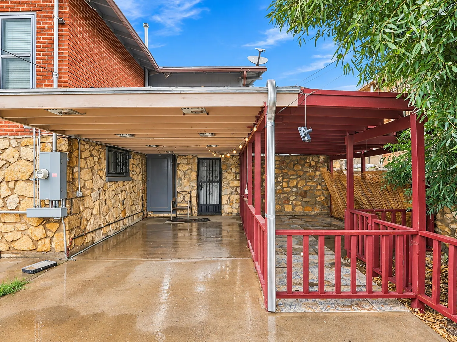 4410 Trowbridge Drive - Unit B — Photo 2