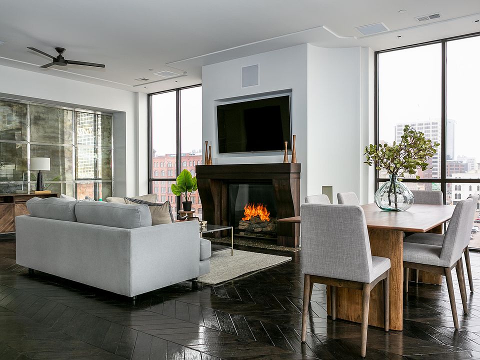 1st image of 400 N Broadway Unit 700