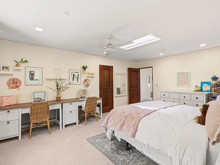 1668 Crest Dr — Photo 36
