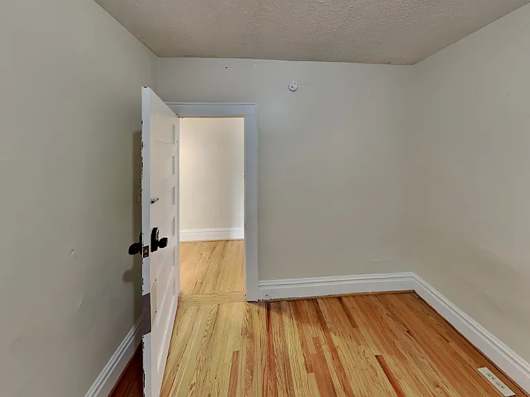 1712 Summit St #D — Photo 6