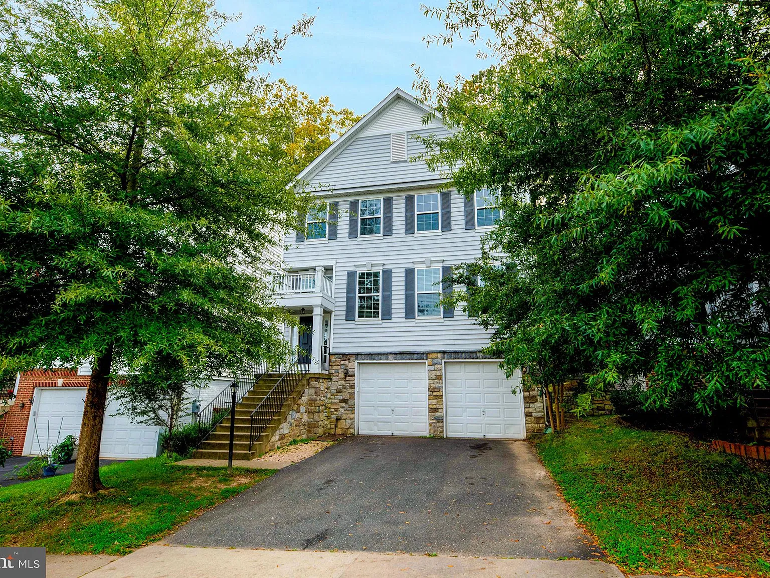 4 bed, 3.5 bath, 3700 sqft, $3,800 — Photo 2
