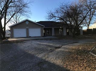 202 Center St, Lathrop, MO 64465