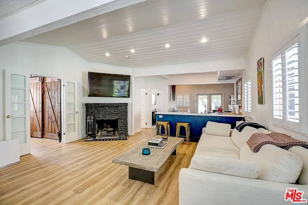 2 bed, $5,495 — Photo 3