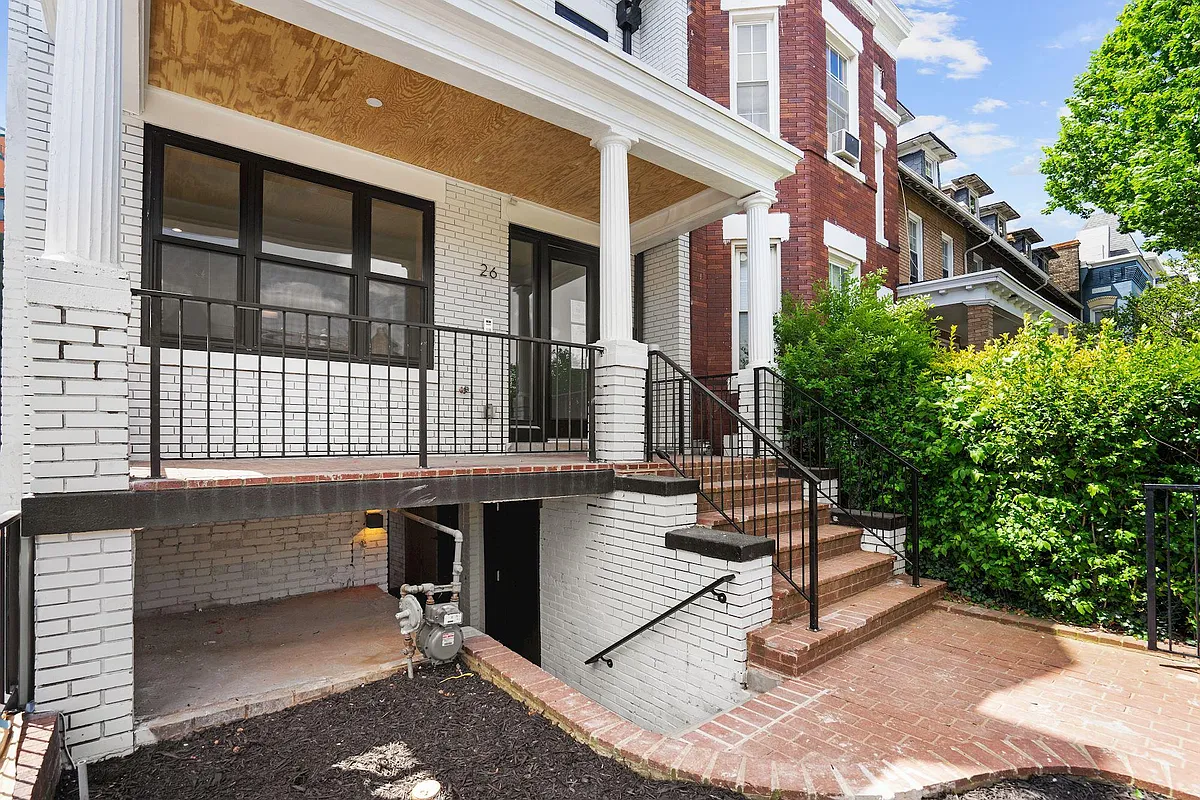 Building Photo - 26 New York Ave NW #1
