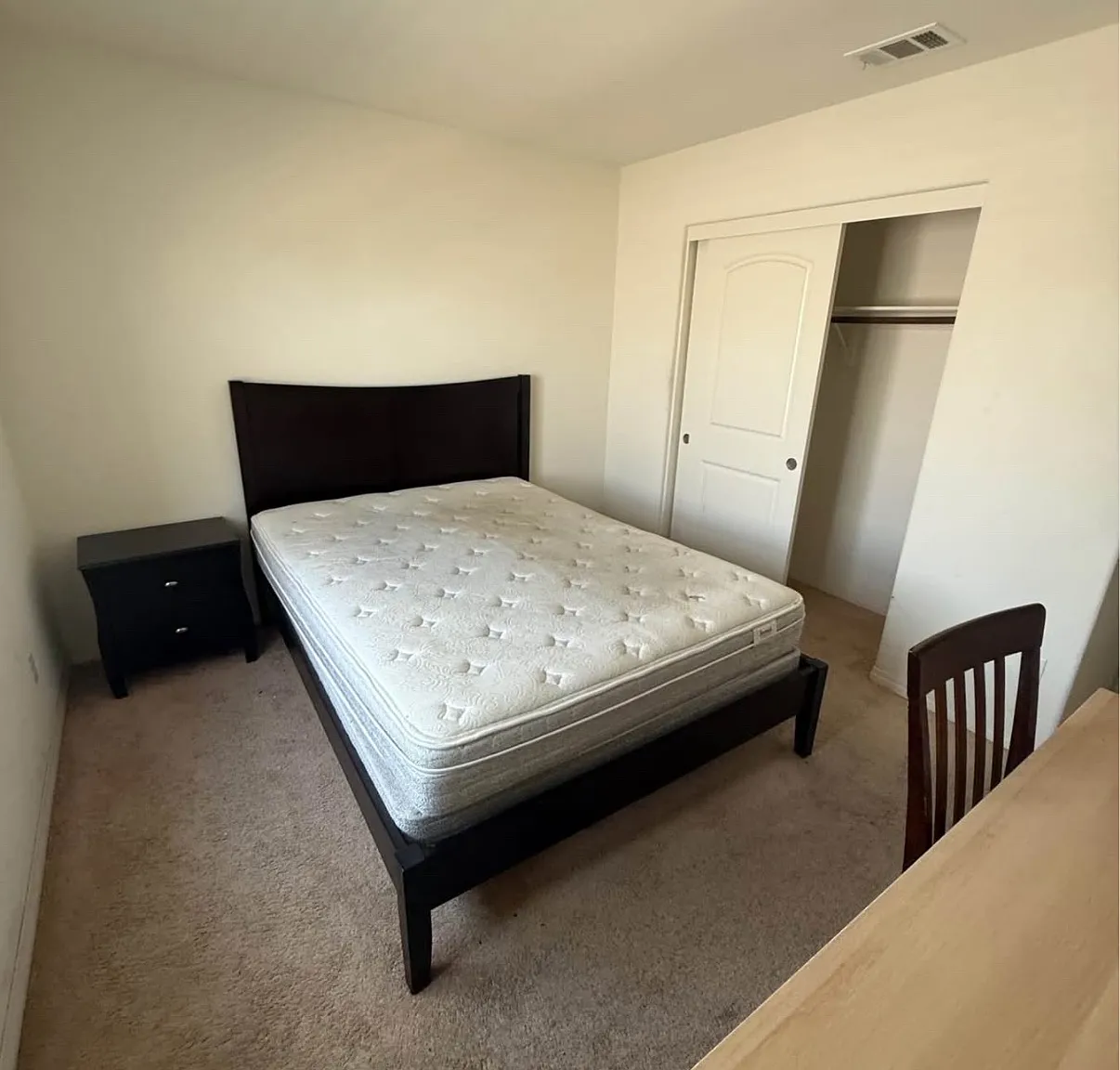 5 bed, $999 — Photo 2