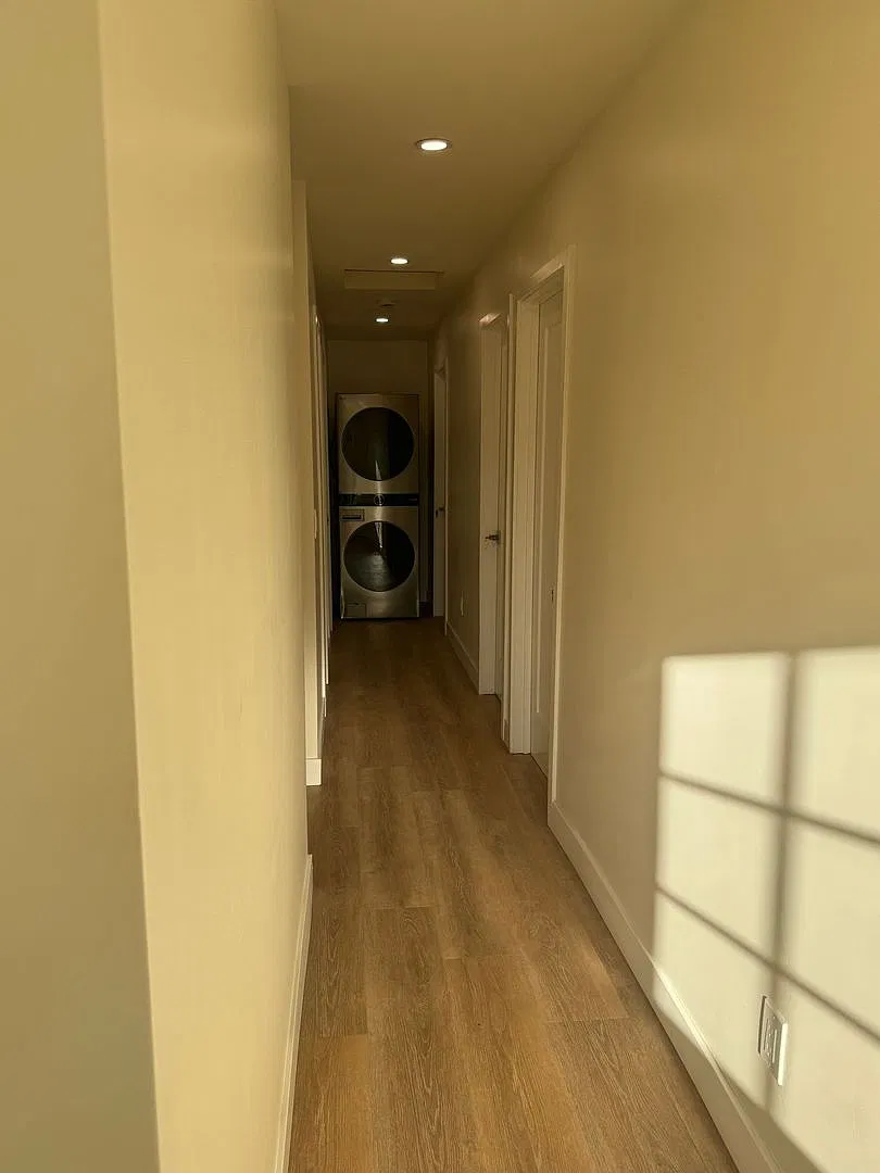 Remodeled in 2026!! 5 Bedroom 2 Bathroom Home Near Campus — Photo 4