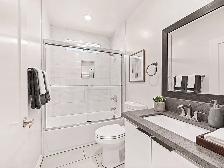 523 S Mathews St #523 — Photo 4
