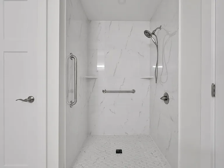 132 E Market St #101 — Photo 10