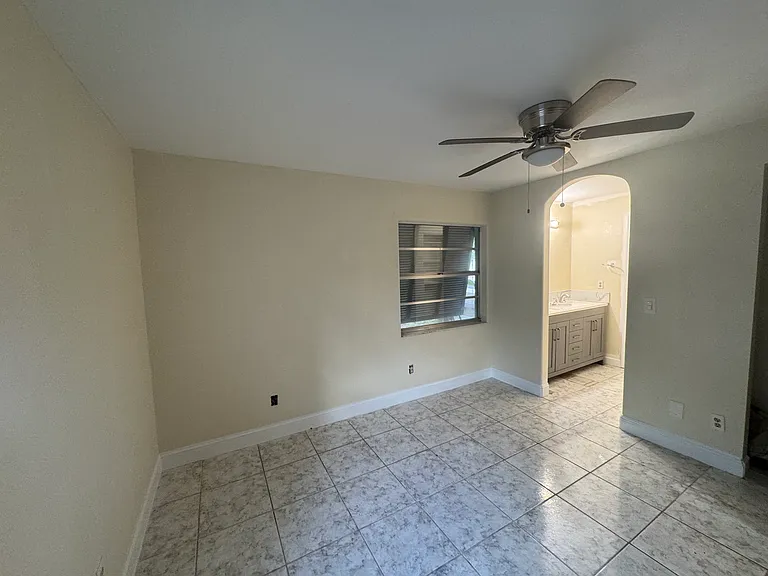 19145 Miami Blvd — Photo 13
