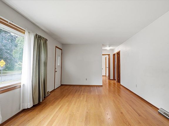 4th image of 136 Cherry Lane