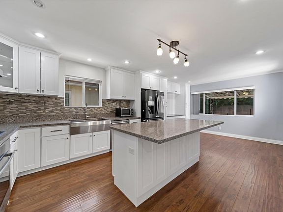 4th image of 10516 Lynrose St