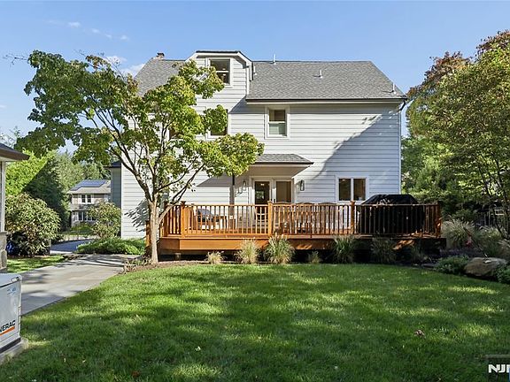 3rd image of 584 Sylvan Place